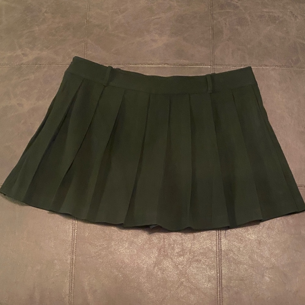 GAP Black Pleated Skort